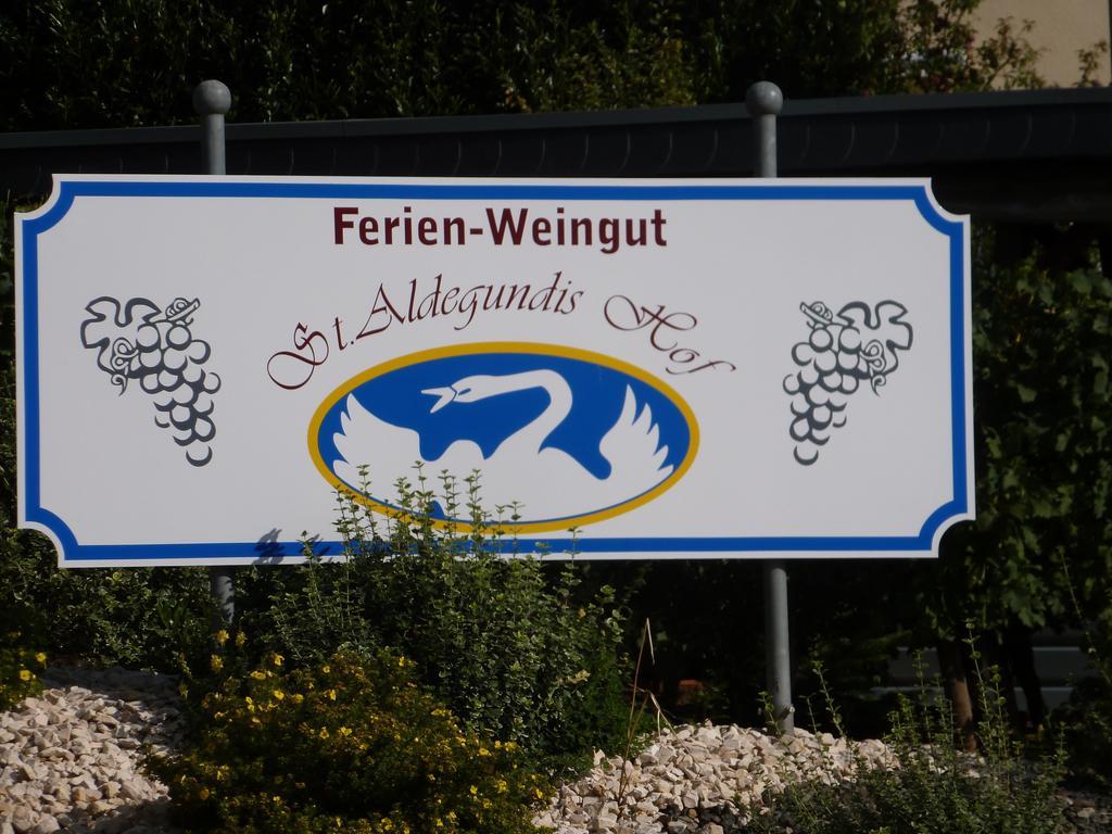 Wein- und Gästehaus St. Aldegundishof Sankt Aldegund Exterior foto