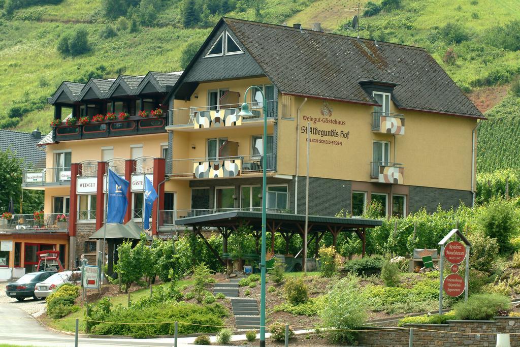 Wein- und Gästehaus St. Aldegundishof Sankt Aldegund Exterior foto